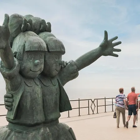 Newly Built For 6 People By The Sea *