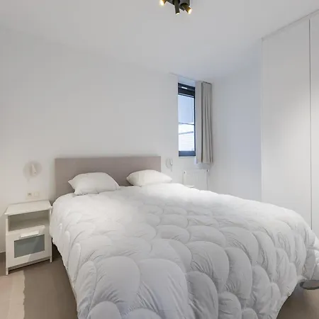 Newly Built For 6 People By The Sea Lombardsijde