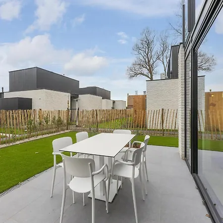 Newly Built For 6 People By The Sea