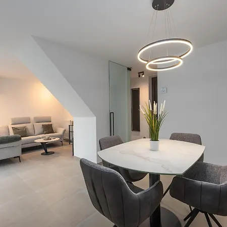 Newly Built For 6 People By The Sea 別荘 *
