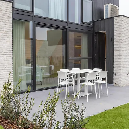 Newly Built For 6 People By The Sea