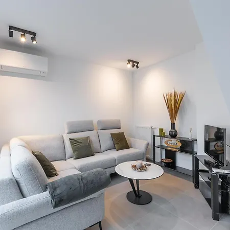 Newly Built For 6 People By The Sea 別荘